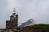 04 La Madonnina del Tornone e in fondo il Tornello